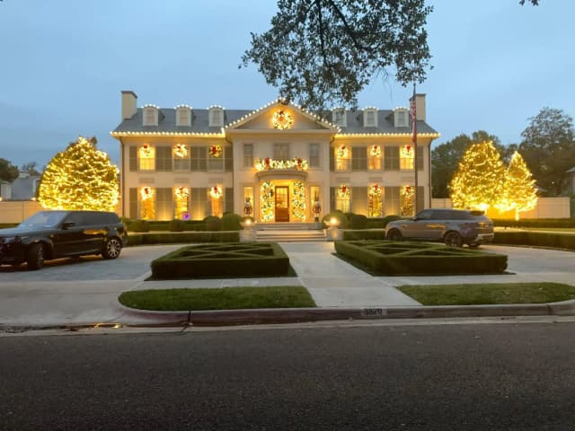 Christmas Lighting Service 4